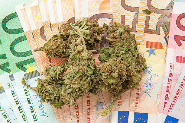 euros, dinero, marihuana